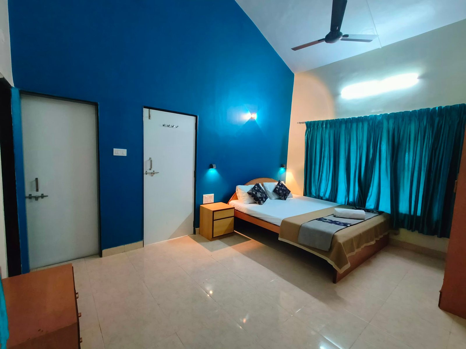 103 & 203 - Rooms